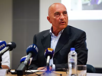 Celje, SB Celje.Novinarska konferenca ob 13. obletnici prve robotsko asistirane operacije v Splosni bolnisnici Celje in v Sloveniji.Predsednik nadzornega sveta bolnisnice Tomaz Subotic.