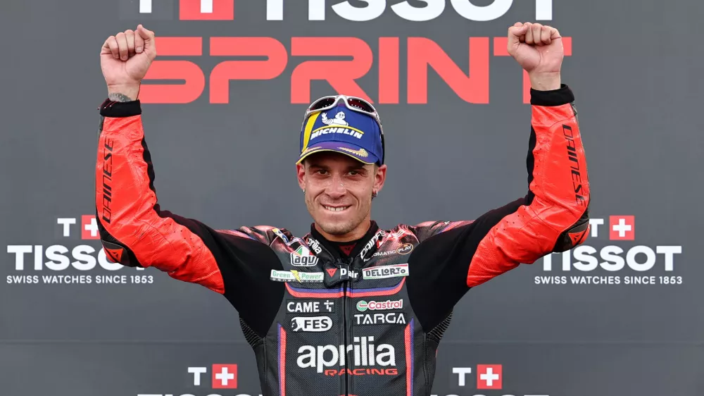 MotoGP - Indonesian Grand Prix - Mandalika International Street Circuit, Mandalika, Indonesia - October 4, 2025 Aprilia Racing's Marco Bezzecchi celebrates after winning the sprint race REUTERS/Willy Kurniawan