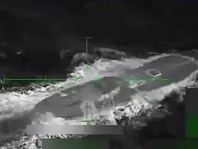 Napad so izvedli z letalom, po udarcu pa so opazili preživele. / Foto: zajem zaslona