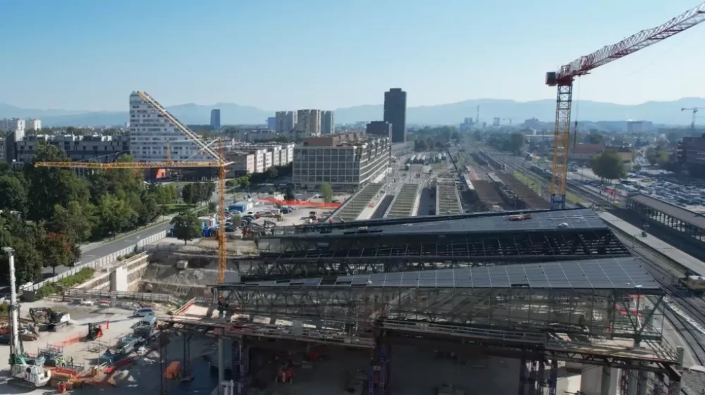 Železni&scaron;ka postaja: Nadhod dobiva obliko