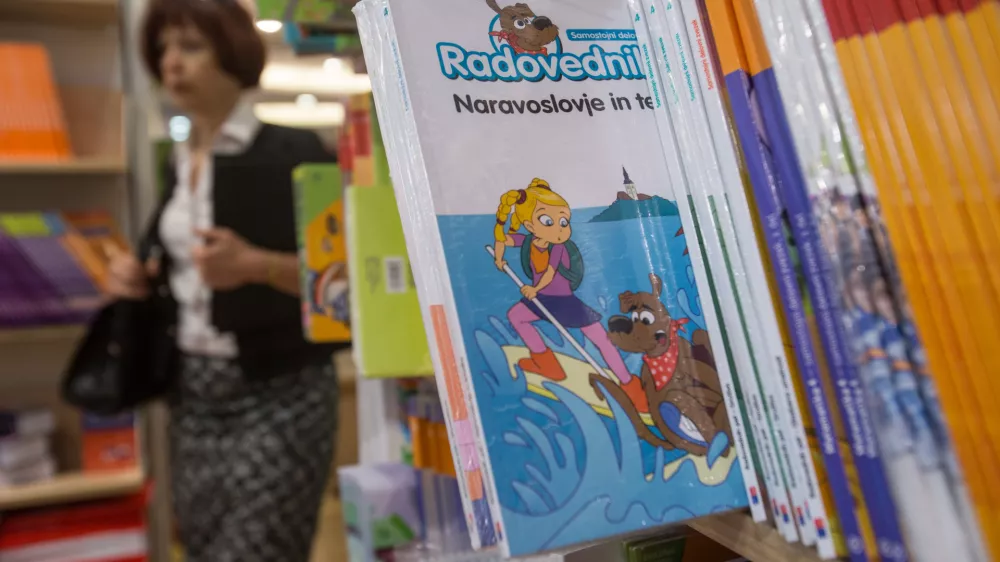 Posodobljeni učni načrti, zastareli učbeniki