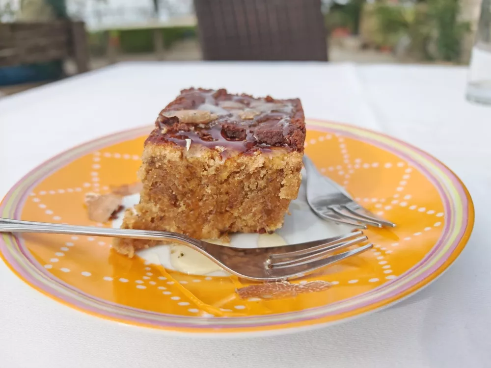 Orehov kolač s čokolado, Gostilna Belvedur