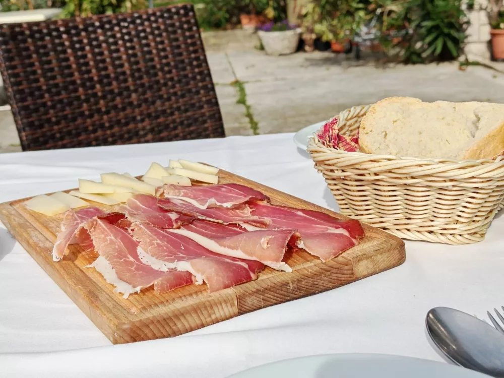 Narezek, Gostilna Belvedur