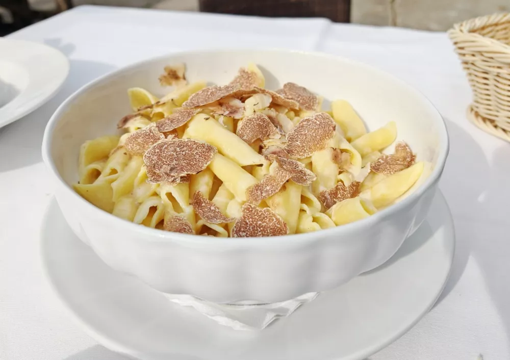 Fuži s tartufi, Gostilna Belvedur