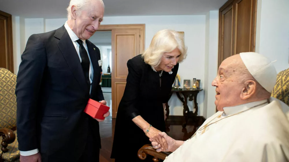 Pope Francis meets with Britain's King Charles and Queen Camilla during a private audience at the Vatican, April 9, 2025. Vatican Media/&shy;Handout via REUTERS  ATTENTION EDITORS - THIS IMAGE WAS PROVIDED BY A THIRD PARTY.   TPX IMAGES OF THE DAY