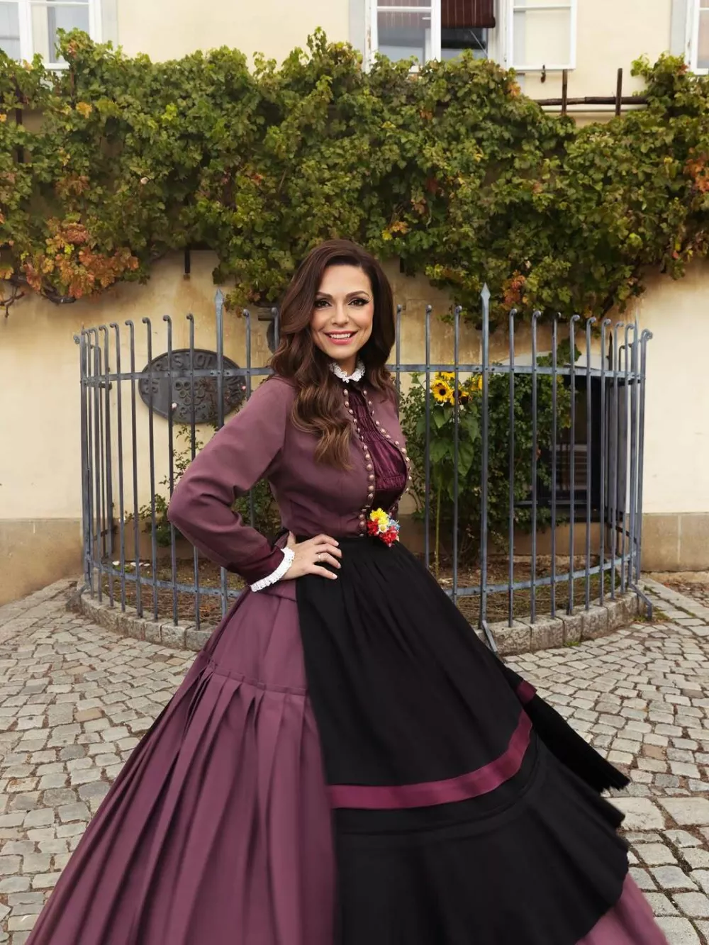 Trenutno najbolj vseprisotna slovenska popevkarica Natalija Verboten, se je slikala v svojem rojstnem mestu, ob stari trti. Kritiki so prepričani, da je na fotografijah marsikaj prirejeno. 