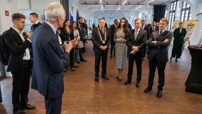 Za Tino Gaber Golob so naporni dnevi, družila se je s pomembnimi politiki, okrcala slovenske čebelarje in hrva&scaron;kim medijem razkrila, da odhajata z možem Robertom na dopust v Afriko. 