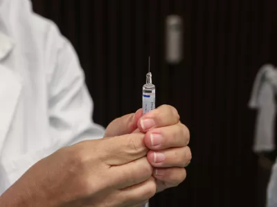 Nizka precepljenost pri zdravstvenih delavcih