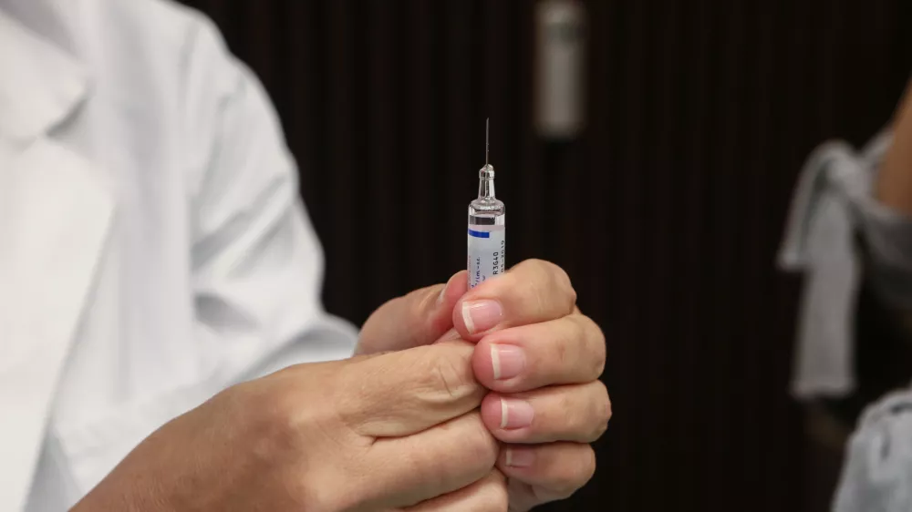 Nizka precepljenost pri zdravstvenih delavcih