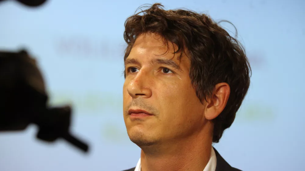 dosedanji predsednik DNS Grega Repovž - Volilna skup&scaron;čina DNS - Dru&scaron;tvo novinarjev Slovenije, na kateri so poleg organov dru&scaron;tva volili tudi novega predsednika.   //FOTO: Luka Cjuha