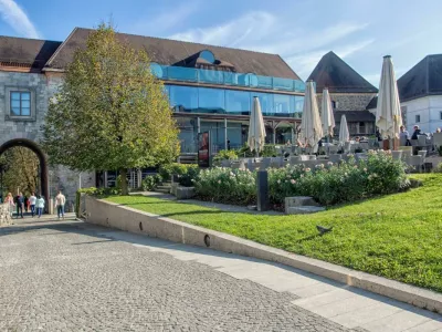 Grajsko dvori&scaron;če bodo prenovili