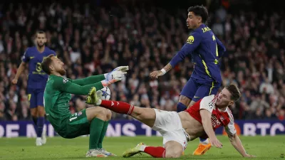 Soccer Football - UEFA Champions League - Arsenal v Atletico Madrid - Emirates Stadium, London, Britain - October 21, 2025 Atletico Madrid's Jan Oblak saves a shot from Arsenal's Viktor Gyokeres Action Images via Reuters/Andrew Couldridge