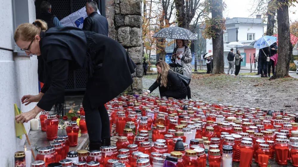 - 25.10.2025 - žalovanje za ubitim prebivalcem novega mesta//FOTO: Jaka Gasar