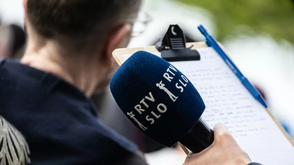 May 11, 2024, MalmĂ, SkĂĄNe, Sweden: Microphone of RTV Slovenija (Radio-Television of Slovenia) ahead of the Eurovision Song Contest Grand Final, near MalmĂ&para; Arena in MalmĂ,Image: 952001978, License: Rights-managed, Restrictions:, Model Release: no / Foto: Kristian Tuxen Ladegaard Berg