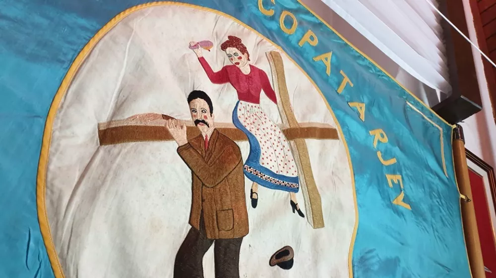 &raquo;Žene so okupatorke&laquo;: kdo so copatarji in zakaj je njihov pozdrav &ndash; &raquo;Potrp!&laquo;