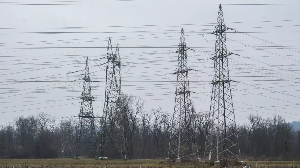elektrika - simbolična fotografijaelektrično omrežjeomrženinaporaba elektrikedaljnovodelektrična napeljava11.02.2025 Električno omrežje, okolica BeričevaFOTO: Nik Erik Neubauer