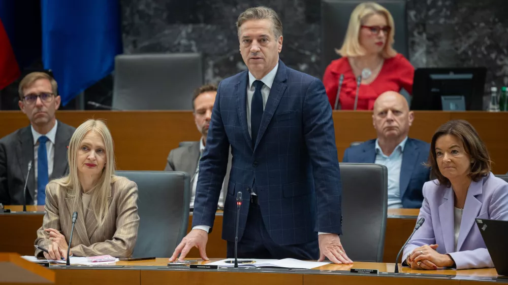 Ljubljana, DZ.Nadaljevanje redne seje DZ, na kateri je predsednik vlade Robert Golob odgovarjal na poslanska vprasanja.