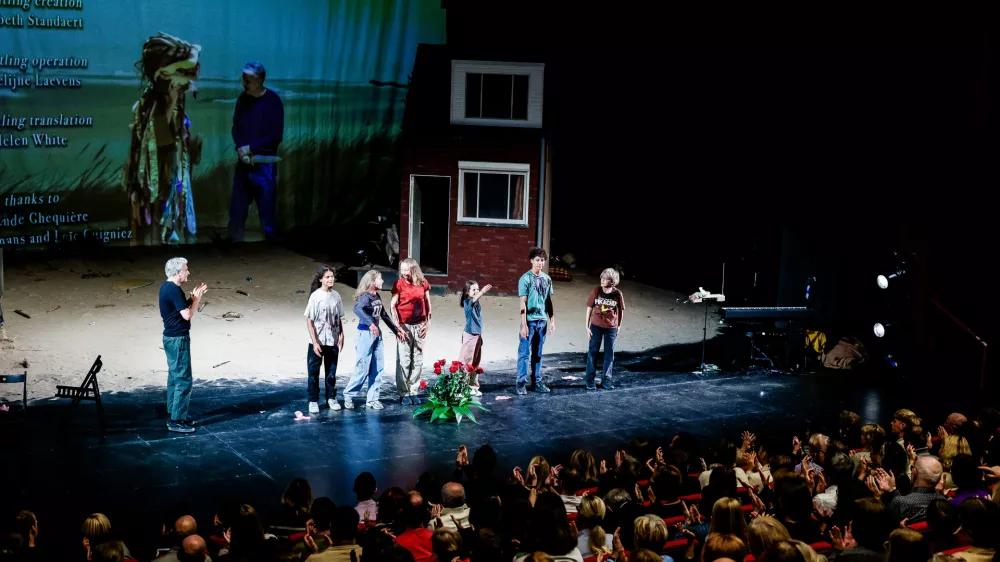 Zgodba, ki jo pripovedujejo Medejini otroci