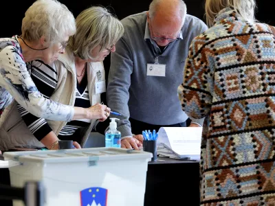 Ljubljana, Gospodarsko razstavisce.Predcasno glasovanje za volitve v DZ za vseh 14 volilnih okrajev na obmocju Upravne enote Ljubljana.
