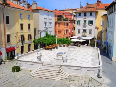 prvomajski trg piran 