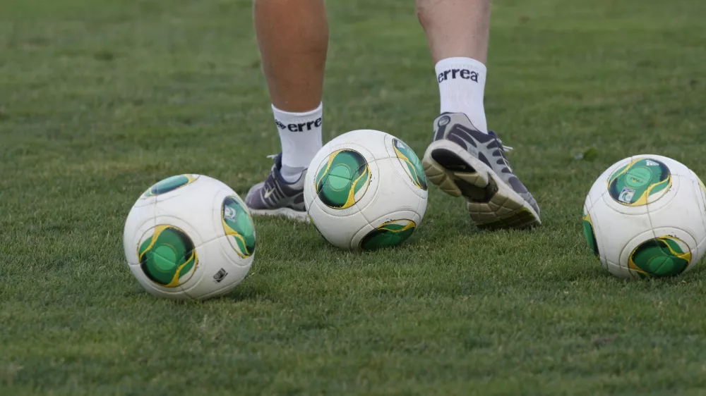  - simbolična fotografija  - nogomet - žoga - nogometa&scaron; - nogometni igralec - &scaron;prtnik //FOTO: Tomaž Skale