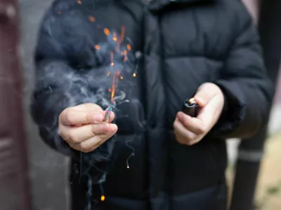 Opozorila policije in zdravnikov, ki re&scaron;ujejo hude po&scaron;kodbe zaradi pirotehnike, bolj malo zaležejo. / Foto: iStock