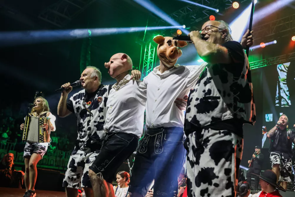 - Maja Bobnar,- Ale&scaron; Klinar Klinči,- Polde Poljan&scaron;ek,- 21.11 2025. Koncert skupine Agropop ob 40. obletnici delovanja v dvorani Tivoli.//FOTO: Bojan Velikonja / Foto: Bojan Velikonja