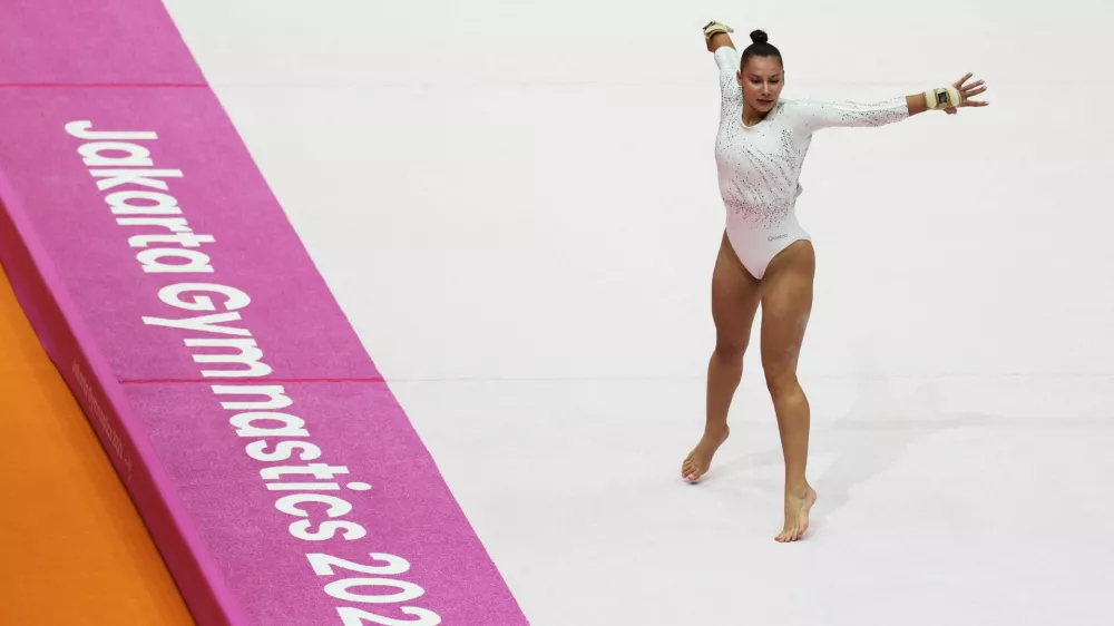 Artistic Gymnastics - 2025 World Artistic Gymnastics Championships - Women's Artistic Gymnastics - All-Around Final - Indonesia Arena, Jakarta, Indonesia - October 23, 2025 Slovenia's Lucija Hribar in action during her floor exercise REUTERS/Issei Kato