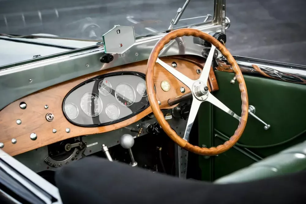 Bugatti type 55 (1931&ndash;1935): Umetnina na &scaron;tirih kolesih, izdelali so jih le 38