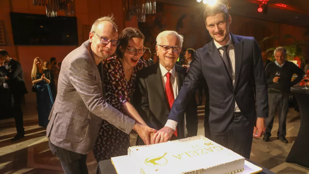 DOCENTRIC, Jurij Leskovec, ANA GLIGORIJEVIĆ, Bogomir Stra&scaron;ek, Simon Mesec23.10.2025 - Gazela 2025 - sklepna prireditev Slovenska gazela 2025 v organizaciji časnika Dnevnik, slavnostna razglasitev zlate Gazele za leto 2025. Cankarjev dom //FOTO: Luka Cjuha