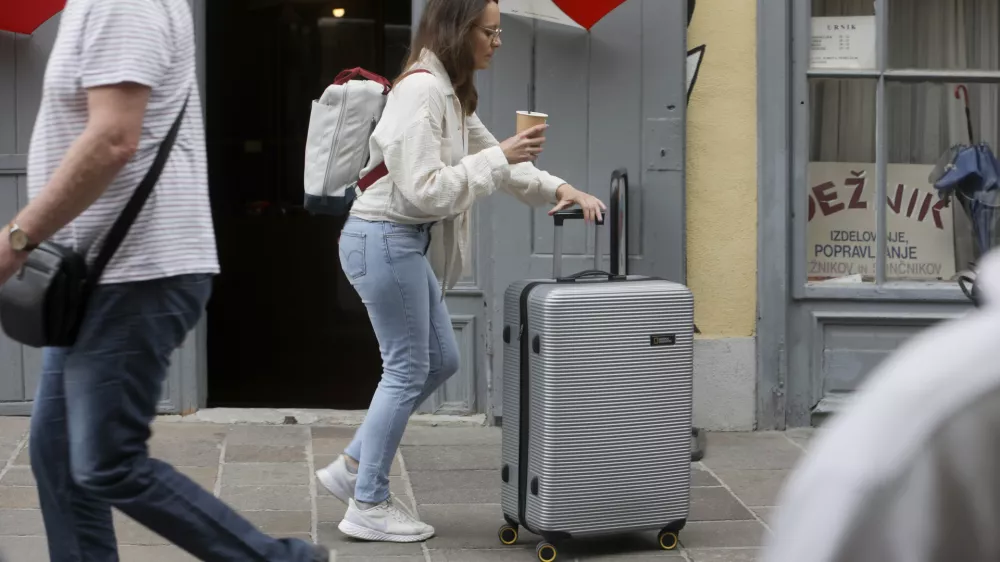 - Ljubljana - - 10.06.2022 - Turizem v Sloveniji &ndash; poletna turistična sezona - turisti - //FOTO: Jaka Gasar