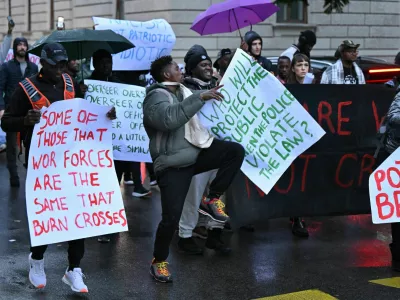 Slovenija, Ljubjana, 23.10.2025, 23. oktober 2025 Protestni shod Ambasade Rog zaradi očitkov policiji o prekomernem in rasno motiviranem nasilju ob posredovanju v lokalu v sredi&scaron;ču Ljubljane. Družba, tuji delavci, pomanjkanje delovne sile, migranti, posel, izkori&scaron;čanje delavcev, rasizemFoto:Žiga Živulović jr./F.A.Bobo