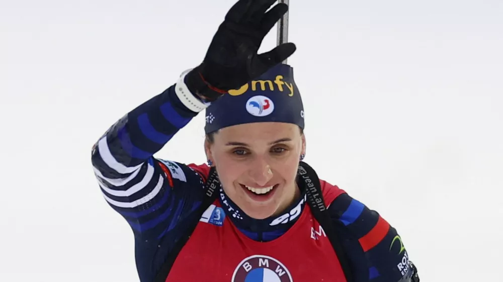 Biathlon - Biathlon World Championships - Nove Mesto Na Morave, Czech Republic - February 11, 2024 France's Julia Simon celebrates after winning the women's 10 km Pursuit REUTERS/David W Cerny
