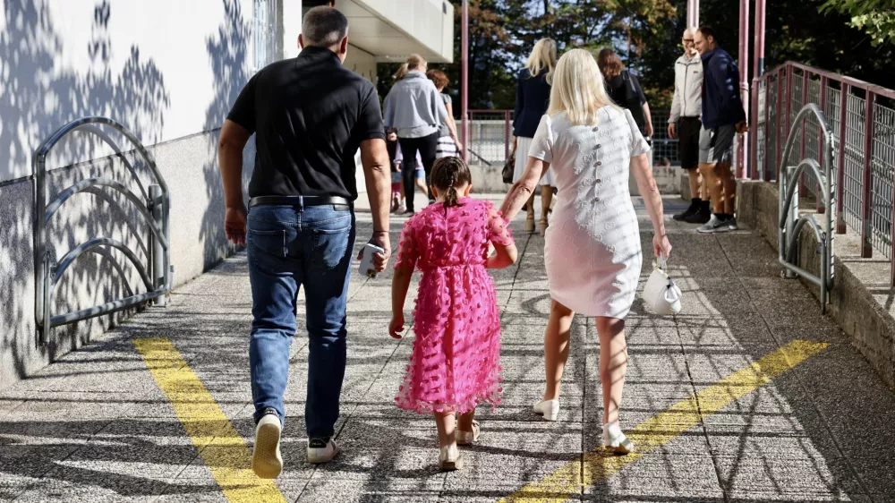 Prvi &scaron;olski dan, &scaron;ola, Osnovna &scaron;ola Majde Vrhovnik, prvo&scaron;olci F Jaka Gasar