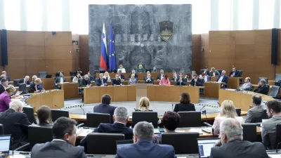 - 03.03.2025 - Predsednik vlade dr. Robert Golob je na 28. redni seji Državnega zbora odgovarjal na ustna poslanska vpra&scaron;anja - parlament, poslanec, poslanci, politika, vlada//FOTO: Jaka Gasar