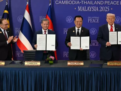 Malaysia's Prime Minister Anwar Ibrahim, from left, applauds as Cambodia's Prime Minister Hun Manet, Thailand's Prime Minister Anutin Charnvirakul and U.S. President Donald Trump hold up documents during the ceremonial signing of a ceasefire agreement between Thailand and Cambodia on the sidelines of the 47th Association of Southeast Asian Nations (ASEAN) summit in Kuala Lumpur, Malaysia, Sunday, Oct. 26, 2025. (Mohd Rasfan/Pool Photo via AP)