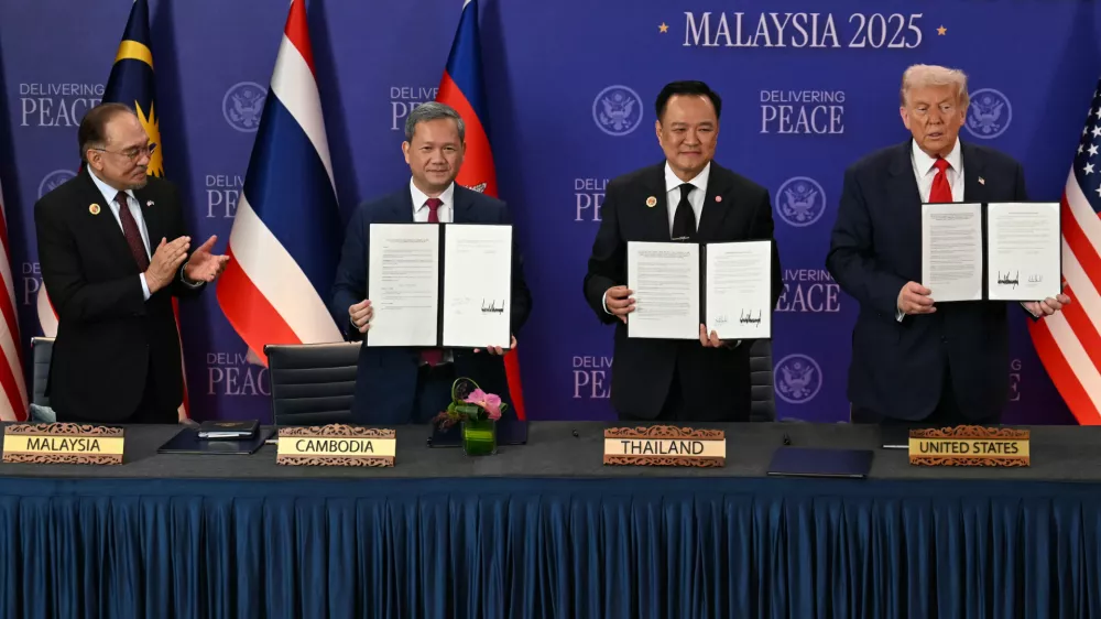 Malaysia's Prime Minister Anwar Ibrahim, from left, applauds as Cambodia's Prime Minister Hun Manet, Thailand's Prime Minister Anutin Charnvirakul and U.S. President Donald Trump hold up documents during the ceremonial signing of a ceasefire agreement between Thailand and Cambodia on the sidelines of the 47th Association of Southeast Asian Nations (ASEAN) summit in Kuala Lumpur, Malaysia, Sunday, Oct. 26, 2025. (Mohd Rasfan/Pool Photo via AP)