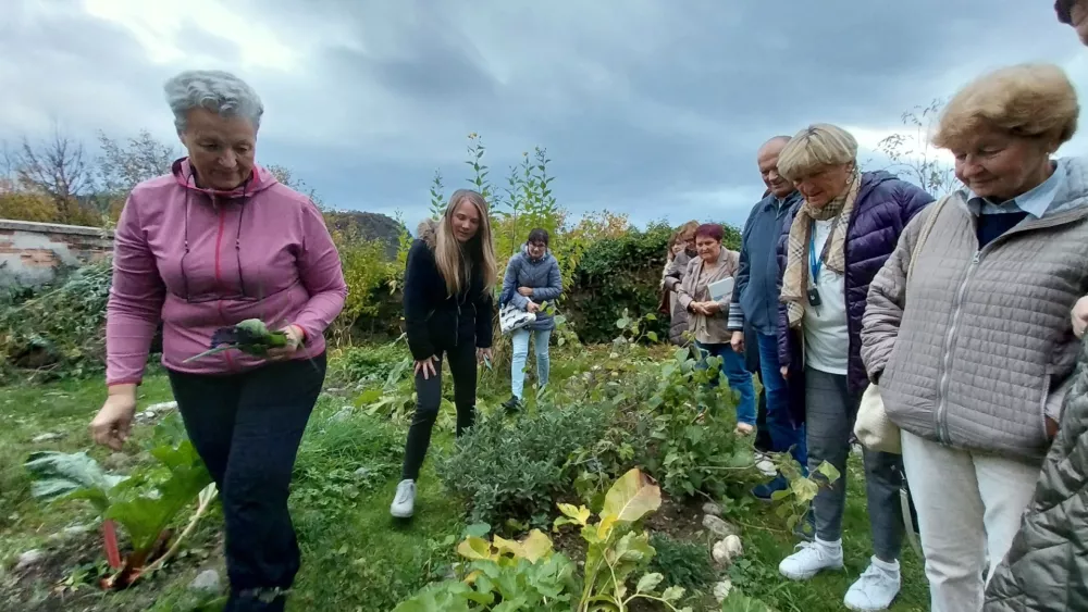 Zeli&scaron;čarstvo kot nova pot trajnostnega turizma v mekinjskem samostanu