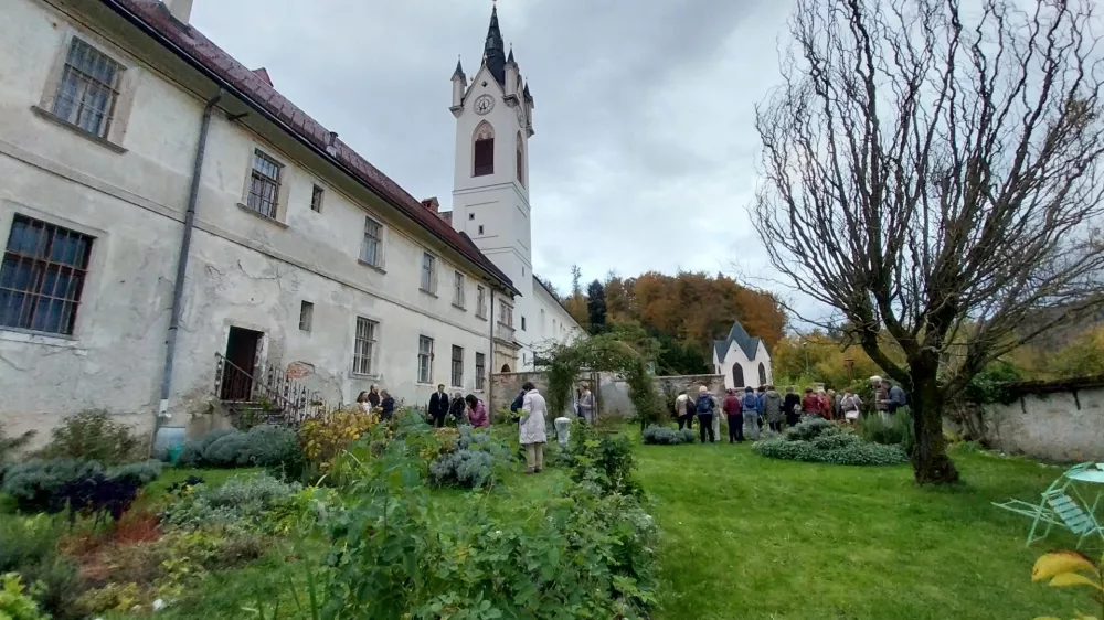 Zeli&scaron;čarstvo kot nova pot trajnostnega turizma v mekinjskem samostanu