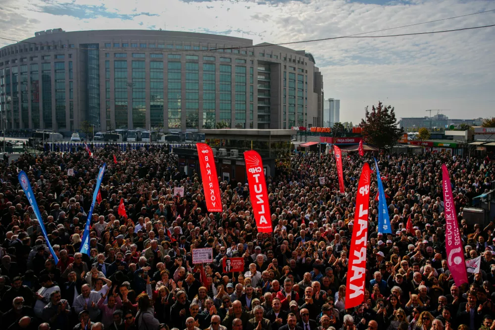 People listen to speeches during a rally in support of Istanbul's imprisoned opposition Mayor Ekrem Imamoglu as he appears for a hearing at the Caglayan courthouse, in Istanbul, Turkey, Sunday, Oct. 26, 2025. (AP Photo/Emrah Gurel)