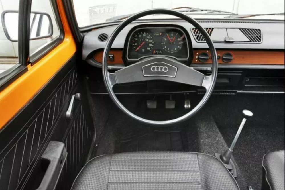 Audi 50 (1974&ndash;1978): Navdu&scaron;eni &scaron;tudent, ki je poslu&scaron;al svojo babico