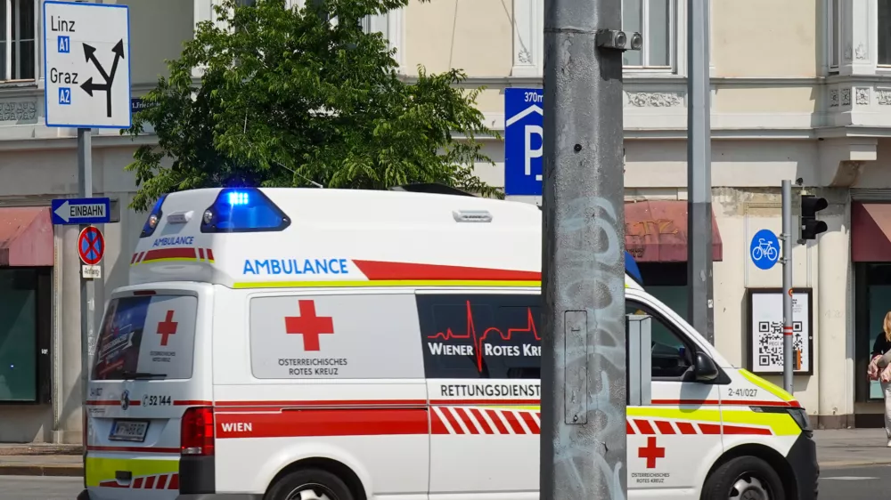 An ambulance of the Wiener Rotes Kreuz (Vienna Red Cross) drives with flashing blue lights through an intersection in Vienna, Austria, on June 10, 2025. The emergency vehicle belongs to the Austrian Red Cross and is part of the city's health and rescue services. (Photo by Michael Nguyen/NurPhoto)NO USE FRANCE