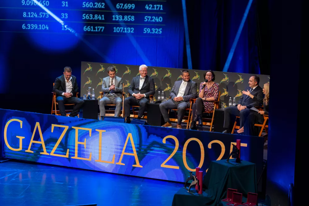 Na odru od leve proti desni: ROSI TEH - Roman Mikolič, JAFRAL - Frenk Smrekar, GONZAGA PRO - Iztok Bizjak, ELEKTRO UGOV&Scaron;EK - Klemen Ugov&scaron;ek, DOCENTRIC - Ana Gligorijević (Foto: Adrian Pregelj)