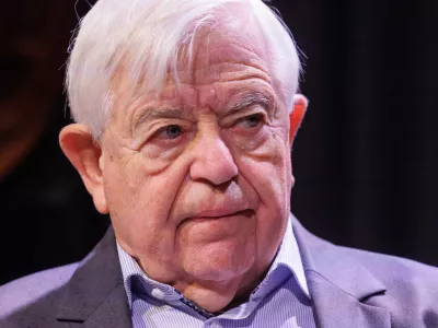 Ljubljana, Kazina Jazz Club.Pogovor SD Ljubljana z naslovom Komu bi zares koristila velika koalicija?.Nekdanji predsednik republike Milan Kucan.