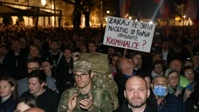 Na protestu se je zbralo več tisoč ljudi. Foto: Jaka Gasar