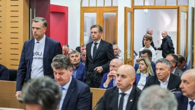 Novo Mesto, Rotovz.Izredna seja obcinskega sveta Mestne obcine Novo mesto, na kateri so obravnavali varnostno problematiko v regiji, nanjo pa so vabljeni tudi predstavniki drzave, med drugim premier Robert Golob in nekateri ministri.