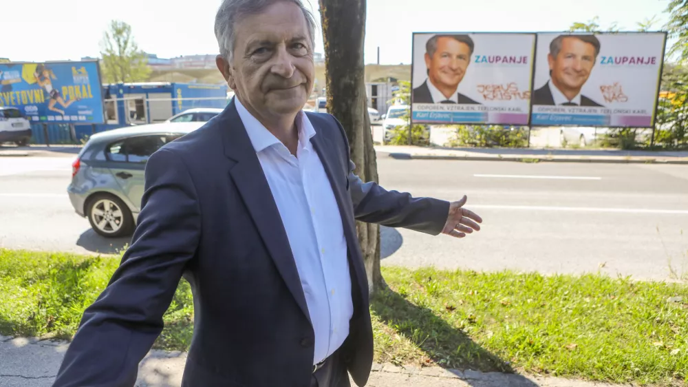 25.08.2025 - Karel Erjavec - ZAUPANJE - stranka - volilni plakat - jumbo plakat izjava za medije predsednika stranke Zaupanje Karla Erjavca ob zagonu plakatne kampanje, na kateri bo predstavil pomen gesla, ključne vrednote in nadaljnje korake strankeFoto: Luka Cjuha