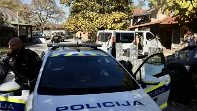 Romsko naselje Kerinov grmPolicijska patrulja