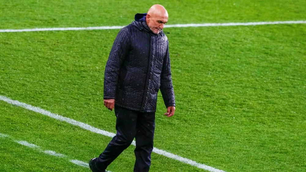 Soccer Football - World Cup - European Qualifiers - Group I - Norway v Italy - Ullevaal Stadion,&nbsp;Oslo, Norway - June 6, 2025 Italy coach Luciano Spalletti looks dejected Erik Flaaris Johansen/NTB via REUTERS  ATTENTION EDITORS - THIS IMAGE WAS PROVIDED BY A THIRD PARTY. NORWAY OUT. NO COMMERCIAL OR EDITORIAL SALES IN NORWAY.