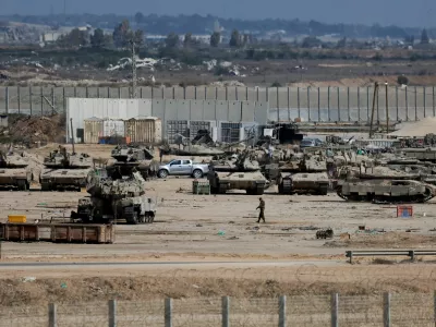 Israeli military personnel operate on the Israeli side of the Israel-Gaza border, on the day the Israeli military said it had resumed enforcing the Gaza ceasefire agreement after a series of strikes across the Gaza Strip, in southern Israel, October 29, 2025. REUTERS/Ammar Awad   TPX IMAGES OF THE DAY